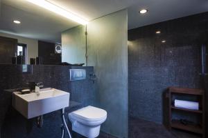 Phòng Giường Đôi Nhìn Ra Hồ Bơi (Double Room with Pool View)