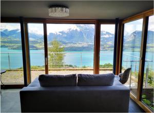 Chalet with panoramic views of the mountains of the Oberland and Lake Thun