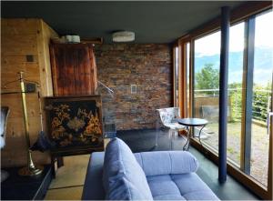 Chalet with panoramic views of the mountains of the Oberland and Lake Thun