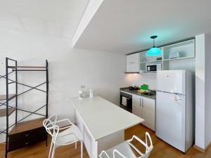 Spacious Studio in San Telmo with Balcony, Gym Pool