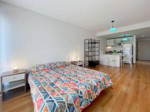 Spacious Studio in San Telmo with Balcony, Gym Pool