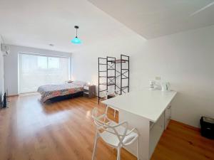 Spacious Studio in San Telmo with Balcony, Gym Pool