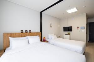 Grand Bleu Hotel & Residence