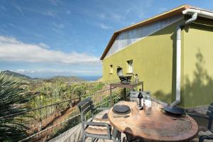 Comfort apartment Casa Lomo El Aire Acevio with outdoor pool