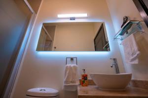 Luxury Apartment With Poll