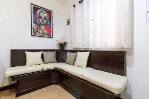 Katrina Double Balcony Apartment 5th Avenue