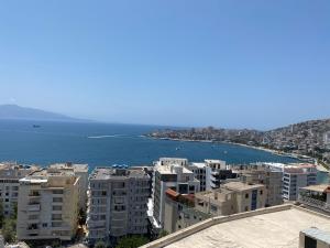 Breeze cuddling your holidays