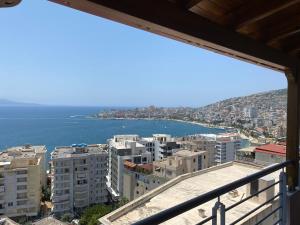 Breeze cuddling your holidays