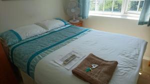 Double with shared bathroom sleeps 1-2 located 5 minutes from Heathrow dsbyr