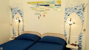 Apartment for two persons with sea view in Trogir near the beach