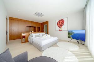 Brand-New & Luxury 5BR Pool Villa Trinity C2