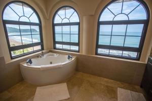 Spectacular 3 bedroom Penthouse at Crocs Resort Casino