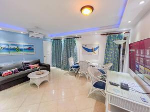 Garden Condos 43, Modern Condo In Sosa Center