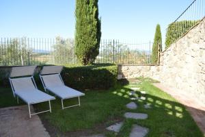 House with private garden in the Crete Senesi