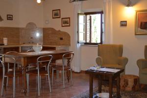 Charming Holiday Home with swimming pool, Siena Tuscany, wi-fi, pets allowed
