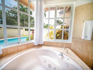 Casati Pearl House, Big House With Private Pool