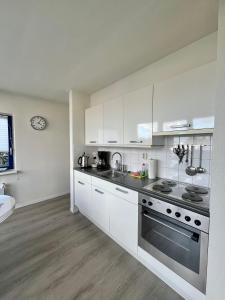 6pers Modern harbor house Jasmijn with fenced garden and lake view