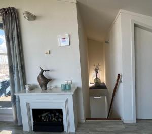 6pers Modern harbor house Jasmijn with fenced garden and lake view