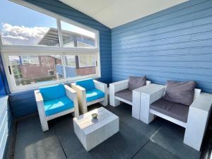 6pers Modern harbor house Jasmijn with fenced garden and lake view