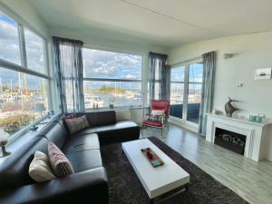 6pers Modern harbor house Jasmijn with fenced garden and lake view