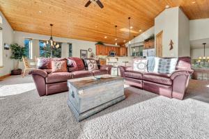 Sunny Daze Cabin Luxurious 4BDR with Stunning Views