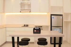 Comfort 2BR at Grand Kamala Lagoon Apartment By Travelio