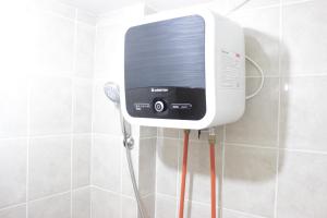 Spacious 2BR Apartment at Pinewood near JATOS By Travelio