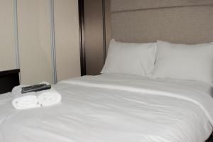 Fancy Studio at Springlake Summarecon Bekasi Apartment By Travelio