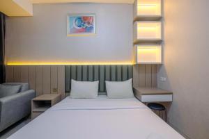 Nice and Comfy Studio Apartment at Transpark Cibubur By Travelio