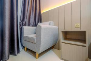 Nice and Comfy Studio Apartment at Transpark Cibubur By Travelio