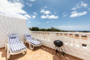 Apartment near the beach, big terrace with nice sea views, wifi and parking