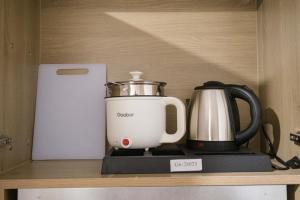 Luxe 1BR with WiFi, Karaoke and Balcony Near SM Megamall