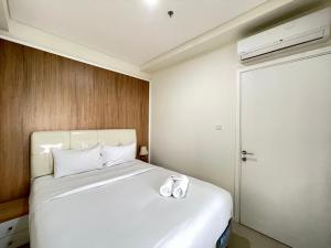 Deluxe 2BR at Parahyangan Residence By Travelio