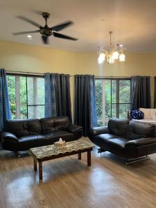 Orchard Villa, Radiant Janda Baik