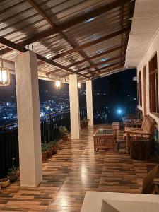 hotel in manali by Aura