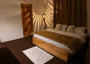 hotel in manali by Aura