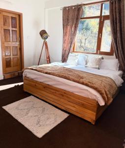 hotel in manali by Aura