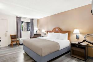 Quality Inn Middleburg Heights near Cleveland Airport