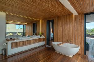 Sunset Berawa - Exclusive Modern 4BR Villa in Central Canggu!