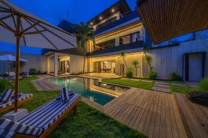 Sunset Berawa - Exclusive Modern 4BR Villa in Central Canggu!