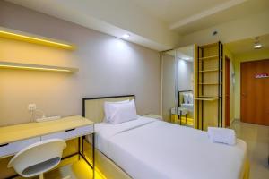 Comfy and Minimalist Studio at Evenciio Margonda Apartment By Travelio