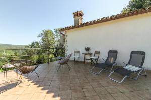 Roža in Sveti Bartol (Haus für 2-3 Personen)