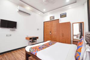 FabHotel Villa De Benares - Tulsi Manas Mandir