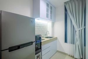 Comfort 1BR Apartment at Evenciio Margonda By Travelio