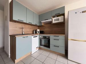 Appartement dernier étage avec terrasse vue port GN400-028