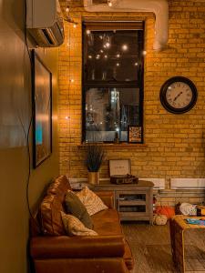 Heart of the City: Cozy 2-Bed Loft