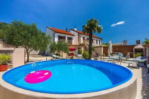 Hundefreundliche Villa mit Privatpool, Aussendusche, Grill und vielen Wanderwegen in der Umgebung 