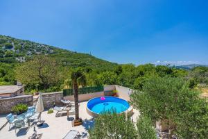 Hundefreundliche Villa mit Privatpool, Aussendusche, Grill und vielen Wanderwegen in der Umgebung 