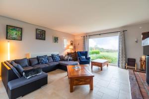Maisons de vacances Grande maison parc paysager fantastique vue mer plage a 600m a pied : photos des chambres