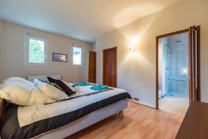 Maisons de vacances Grande maison parc paysager fantastique vue mer plage a 600m a pied : photos des chambres